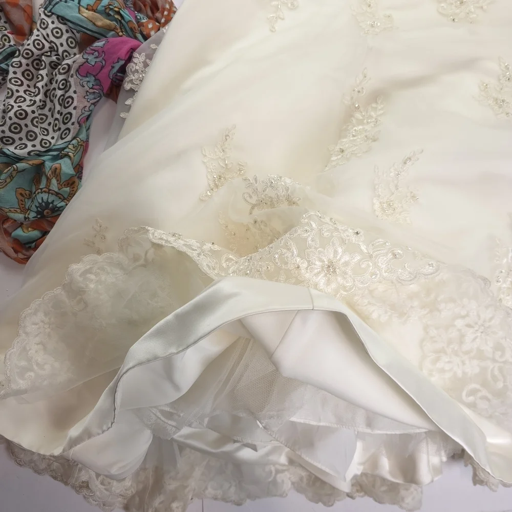 Elegant Cream Strapless Wedding Dress Sz 6 - Picture 4 of 13